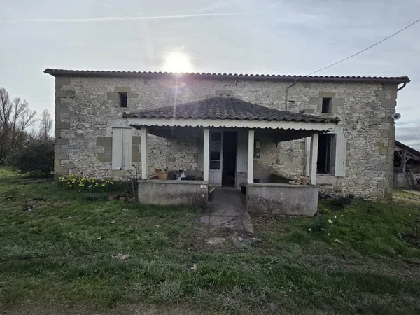 Maison en pierre à rénover Fort potentiel d'aménagement