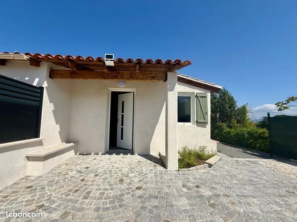 Mazet T2 rénové 36,5 m² avec jardin 150 m² Idéal investissement / pied-à-terre Roquebrune-sur-Argens
