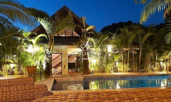 Villa 6 pièces 220 m²