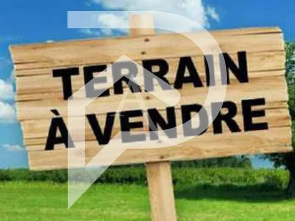 TERRAIN NU à PETITE ILE de 701 m2