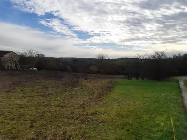 Terrain 600 m²