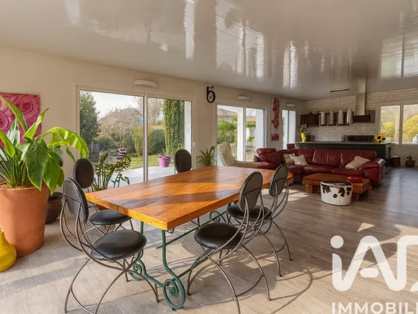 Maison 9 pièces 222 m²