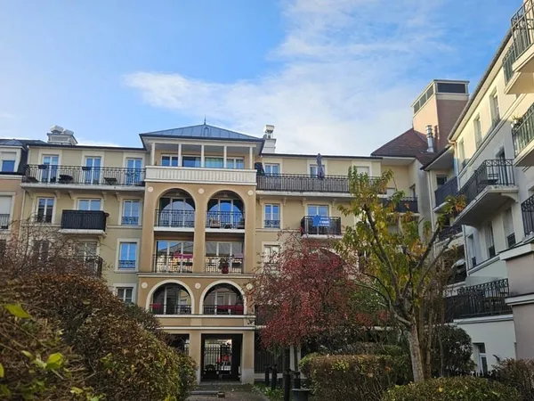 F3 HYPER-CENTRE