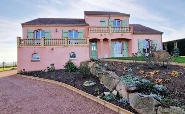 A vendre à Prémilhat magnifique Villa 9 pièces sur sous/sol