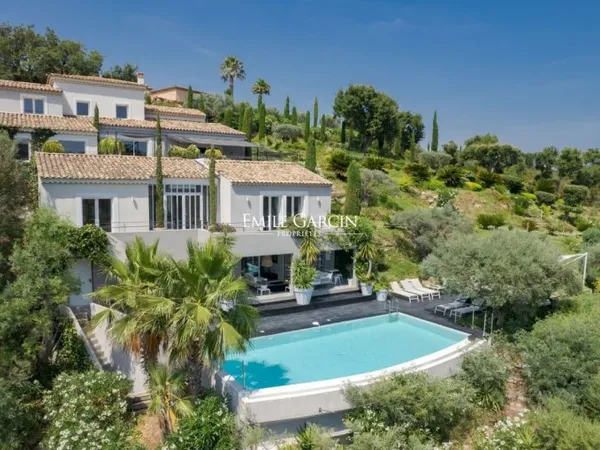 Villa contemporaine à la location - Grimaud - Vue sur le golfe de Saint -Tropez