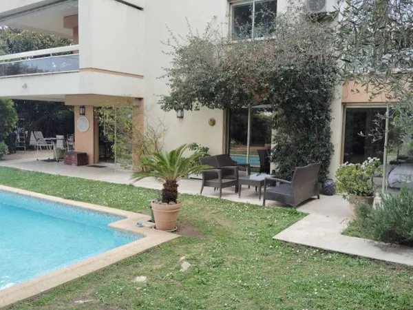 Le Cannet: Rare, 98m2, rez de jardin ,calme, jardin et piscine privative