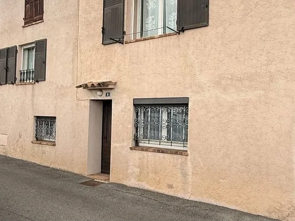 Appartement en duplex dans le village de Chateauneuf-Grasse