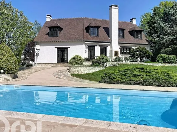 Maison 2 pièces 240 m²