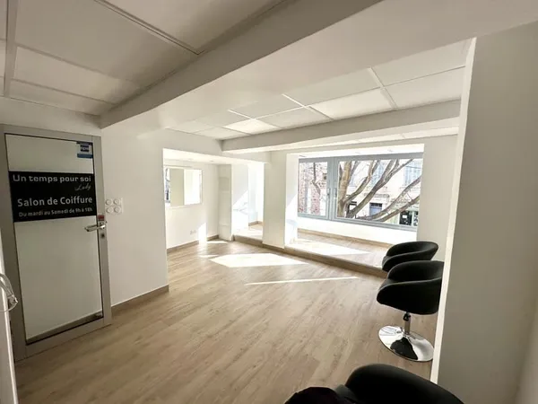 LA VALETTE DU VAR - Centre ville, bureau rénové d'environ 30m2.