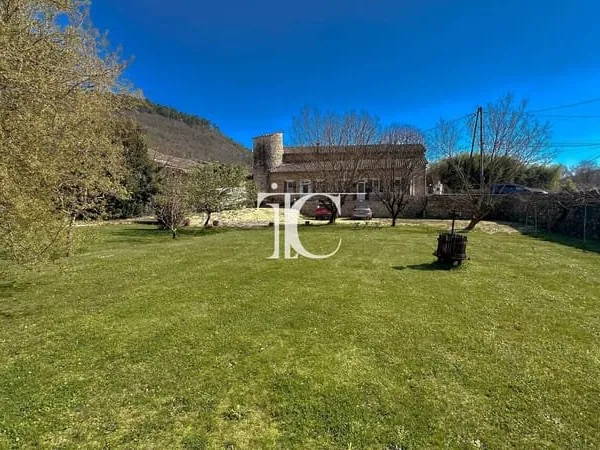 Maison ancienne rénovée avec charme - Grand jardin arboré de 2 373 m²