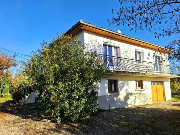 PLAISANCE DU GERS centre, MAISON 3 chambres 160 m² dont 82m² habitable sur terrain clos 1300 m2