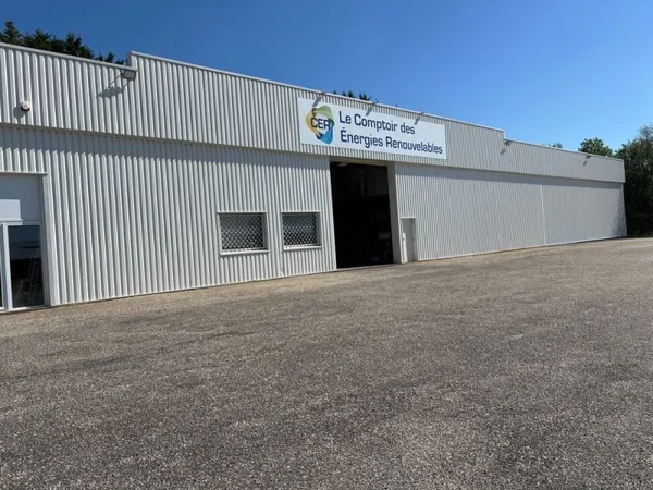 Entrepôt de stockage avec bureau et salle de formation