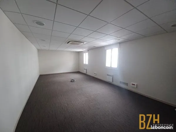 Bureaux 302 m² LORIENT