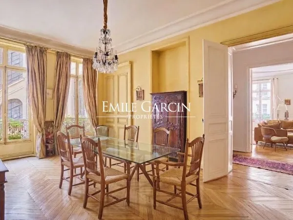 A vendre - Profession libérale - Faubourg Saint-Honoré - Appartement - Familial d'exception - Paris 