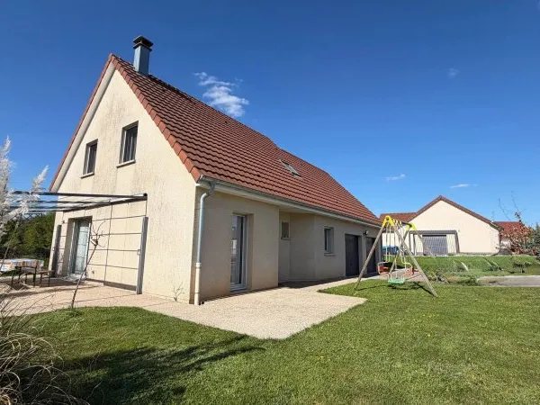 BELLE MAISON RÉCENTE 4 CHAMBRES AVEC GRAND GARAGE – ENVIRONNEMENT CALME