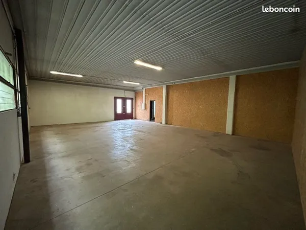 Local d’activité et entrepôt Location Cusset 2p 120m² 700€