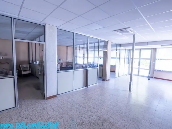 Immeuble commercial 980 m²