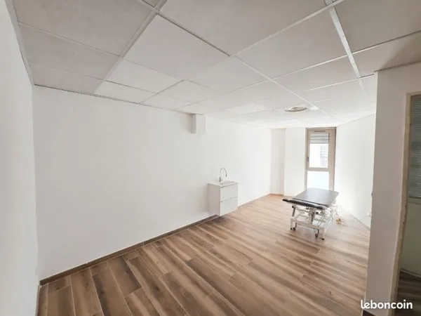 Dernière box 19m2 dans centre paramédical