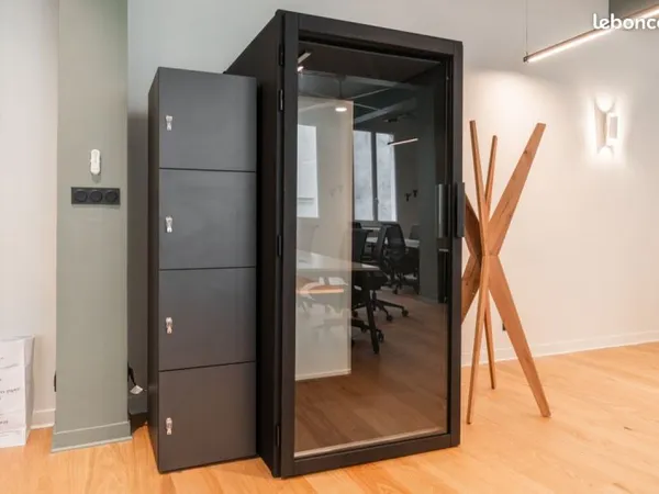 Bureau tout équipé - 18 postes - République