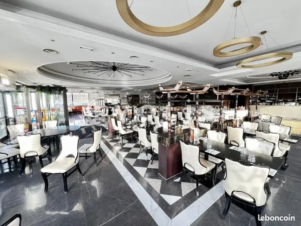 Local commercial 250 m²
