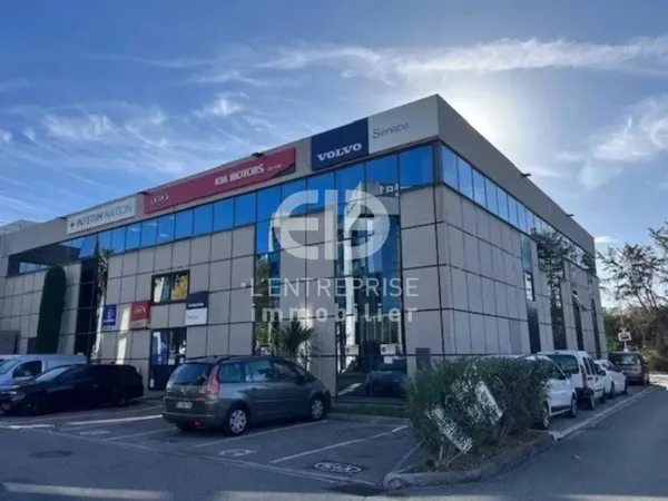 Entrepôt 939 m²