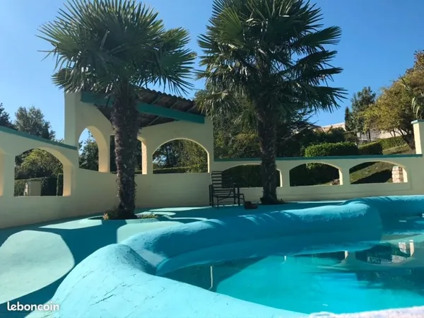 Maison avec bassin sue 4000 m2 de jardin