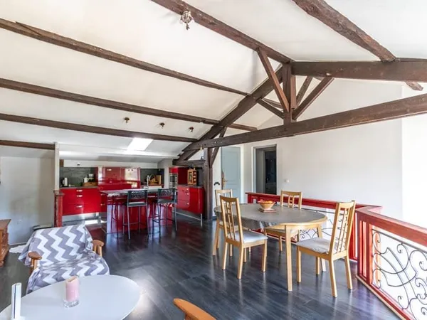 MAISON 6 CHAMBRES, GRAND TERRAIN AVEC PISCINE 2800 M2