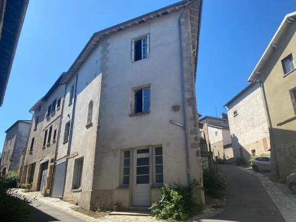 Maison à rénover située au coeur du village