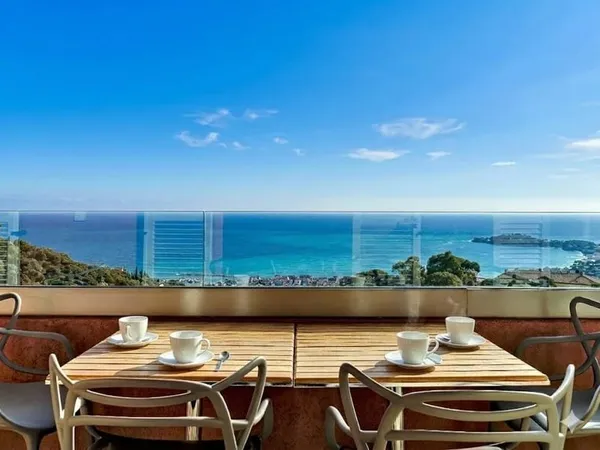 VILLEFRANCHE SUR MER 3 PIECES DANS VILLA VUE EXCEPTIONNELLE!!!