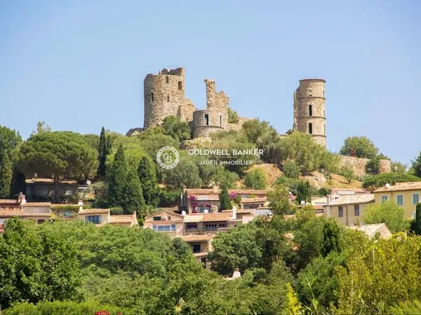 Exclusivité. Exceptionnel ! Propriété en pierre au pied du vil
