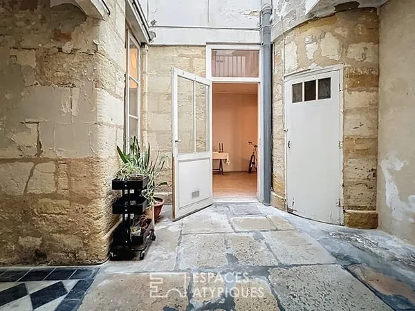 Jolie maison pierre à rénover avec patio en plein coeur de Saint-Michel