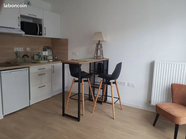 Studio meublé et récent (chauffage inclus dans les charges)