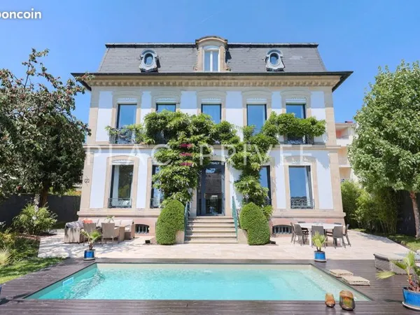 Maison 10 pièces 385 m²