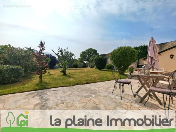 Grande maison "COUP DE COEUR" de 177m² habitables avec 6 chambres construite sur un terrain de 1.082
