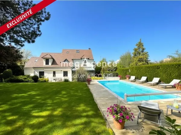 Bien d'exception au calme avec piscine, 7 pièces dont 4chambres