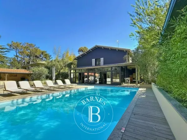 VILLA « OCÉANE » EN BOIS AVEC PISCINE ET ACCÈS PRIVÉ À L'OCÉAN, AU CAP FERRET - CAPACITÉ 14 PERSONNE