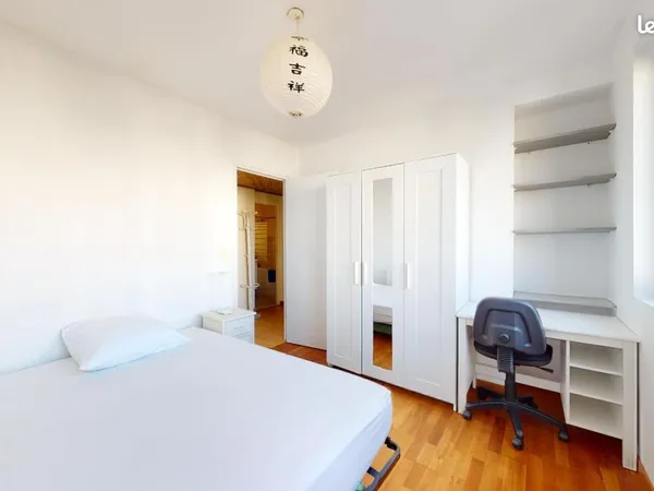 Chambre 5 pièces 67 m²