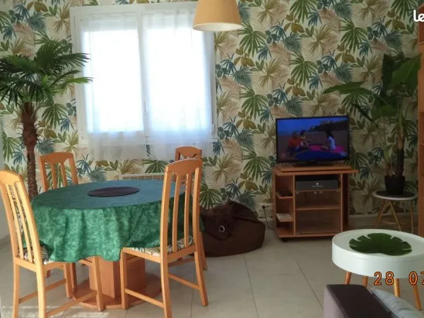 NIORT CV - beau T2 meublé - 52 m² + Pkg privé ( place réservée )