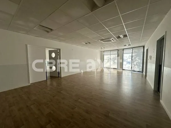 Local commercial 437 m²