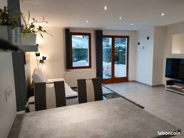 Grand T2 meublé, rénové 65 m2 avec terrasse 15 m2 - Quartier calme - Vue dégagée