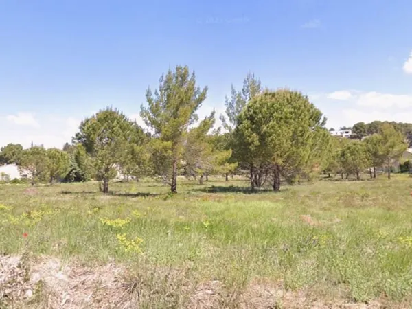 SUPERBE TERRAIN DANS UN BEAU LOTISSMENT SUR CAROMB
