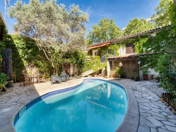 Maison 8 pièces 320 m²