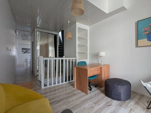 Loue maison de rue de 2 étages 60m² meublée