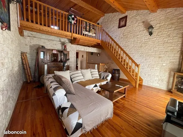 Maison de village 114m2, avec 2 garages, jardin, véranda, DPE C, aucun travaux à prévoir