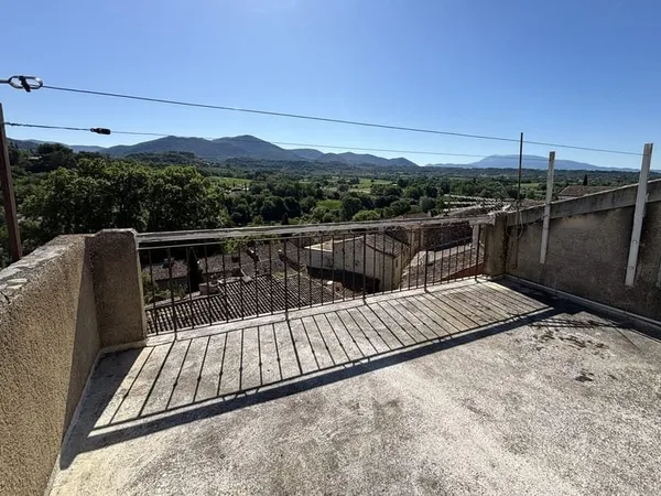 Maison de village avec terrasses et très belle vue