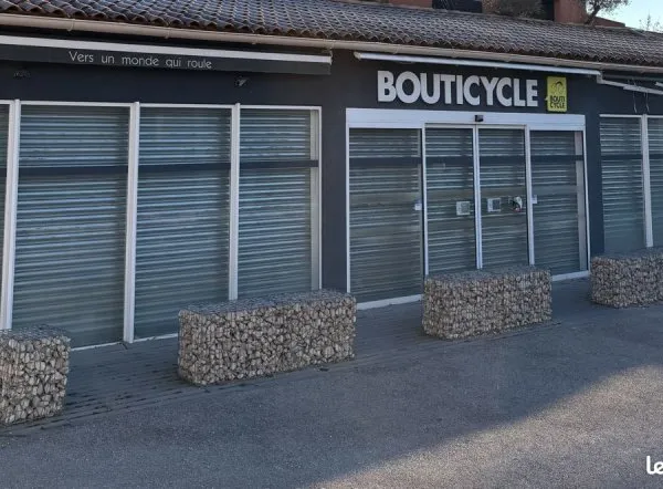 Local Commercial 340m² - Visibilité Exceptionnelle