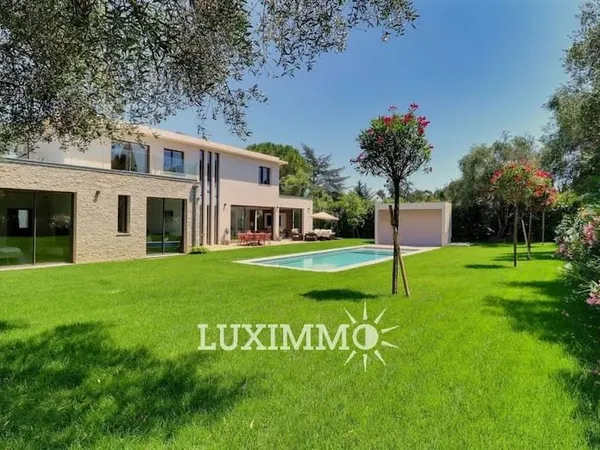 Villa 8 pièces 350 m²