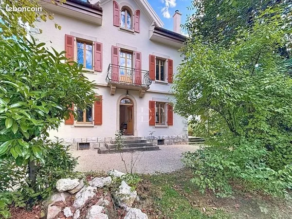 Maison 7 pièces 227 m²