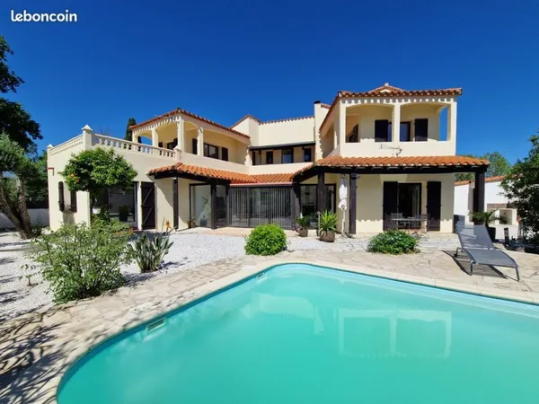 Villa 4 faces avec 2 appartements