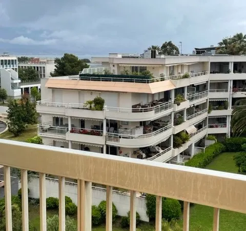 QUARTIER CENTRAL ENTRE ANTIBES ET JUAN LES PINS